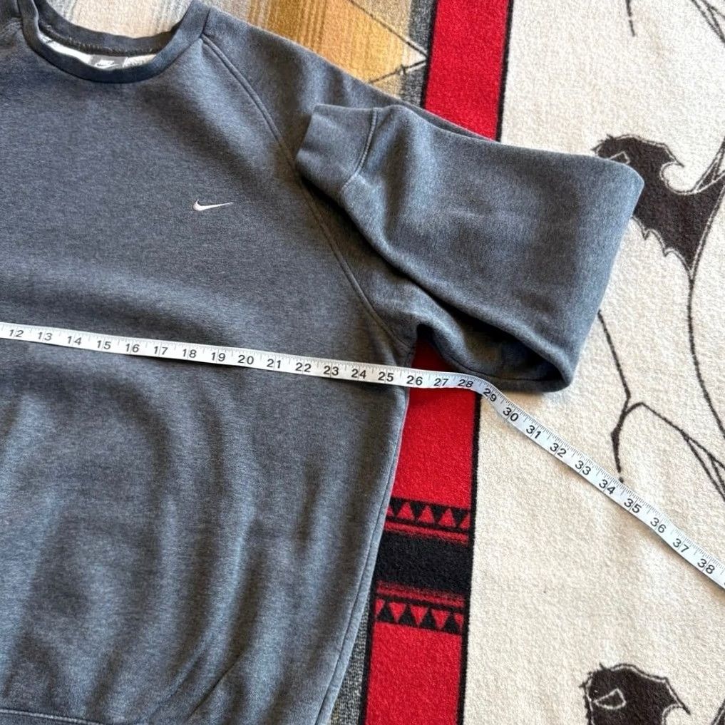 Nike VINTAGE Nike Gray Crewneck Sweatshirt Size XL Embroidered Swoosh Y2K Size US XL / EU 56 / 4 - 6 Thumbnail