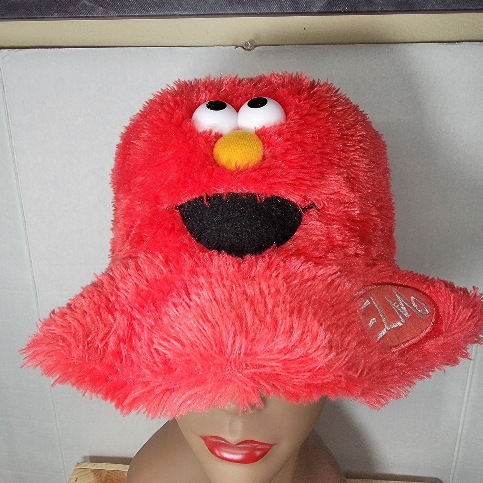 Other Sesame Street Live Red Elmo Faux Fur Bucket Hat Size ONE SIZE - 1 Thumbnail