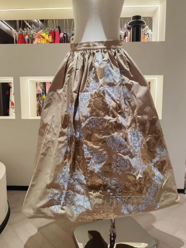 Fendi Fendi Khaki heavy-duty flower skirt Size 26" / US 2 / IT 38 - 1 Thumbnail