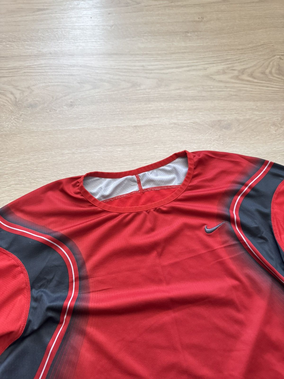 Vintage Vintage 00’s Women’s Nike y2k Japanese Red Shirt Size M / US 6-8 / IT 42-44 - 2 Thumbnail