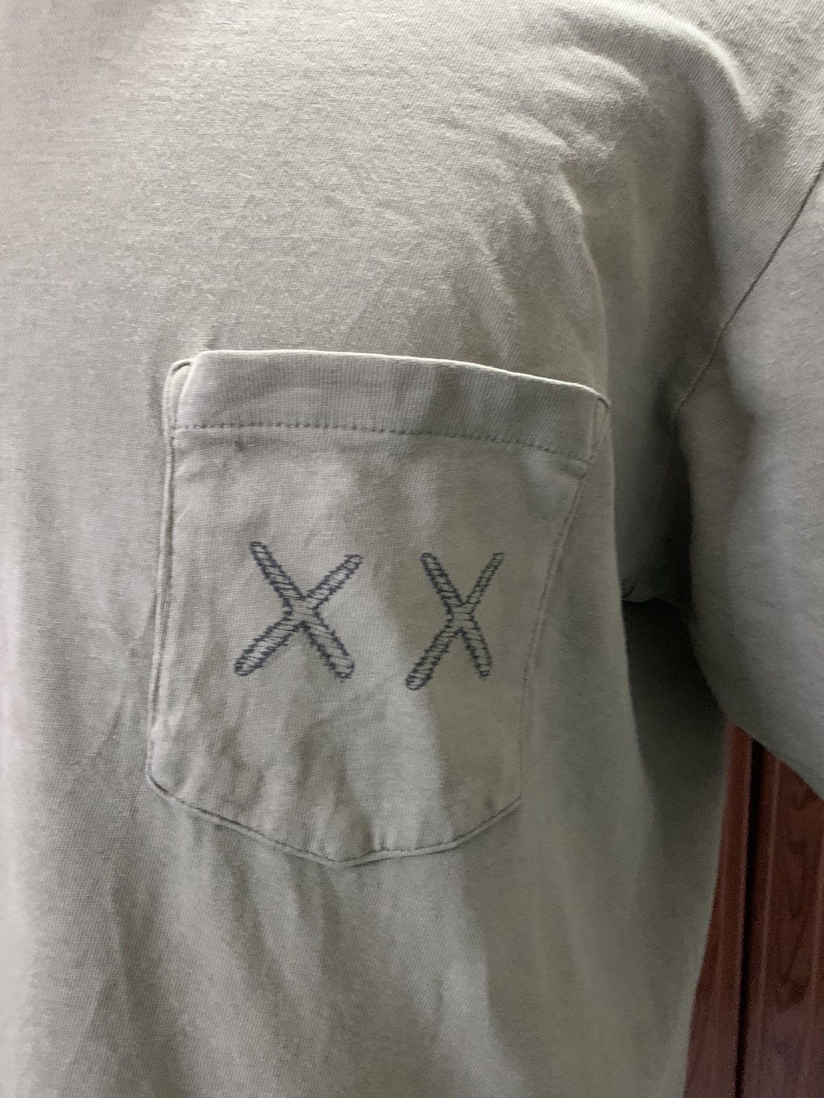 Japanese Brand Vintage Uniclo Collab kaws pocket tee Size US XL / EU 56 / 4 - 2 Thumbnail