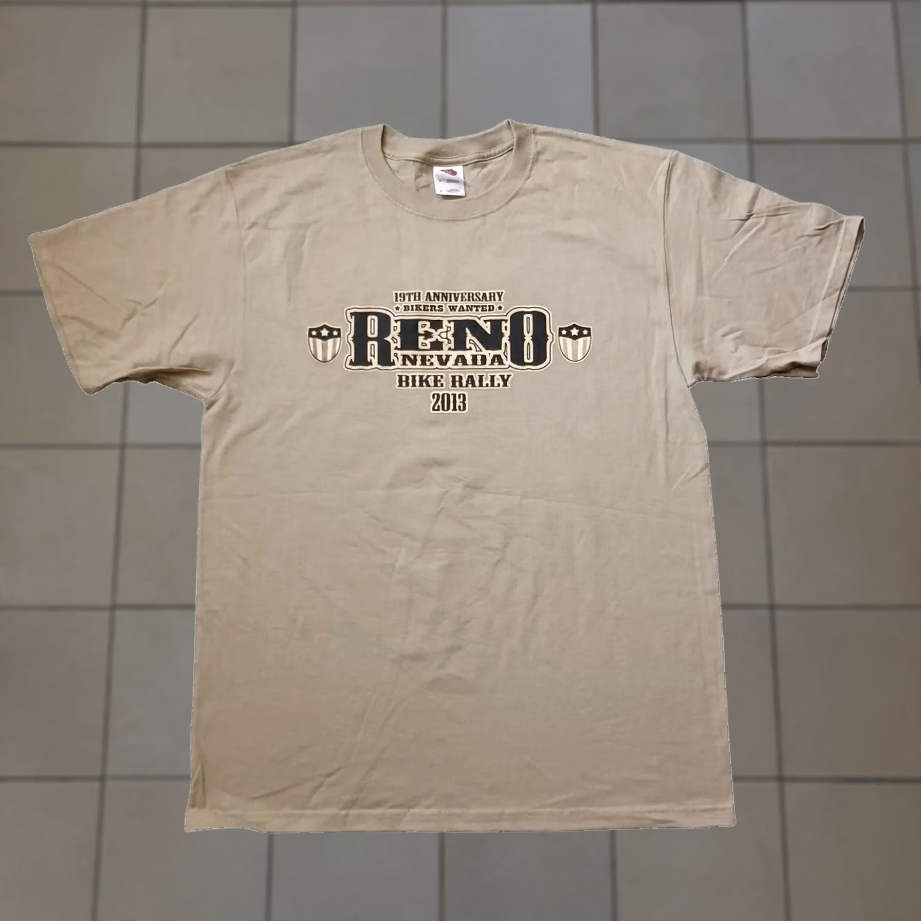 Fruit Of The Loom Reno Nevada Bike Rally Shirt Mens Large Beige Double Side Skull Wings Logo 2013 Size US L / EU 52-54 / 3 - 1 Thumbnail