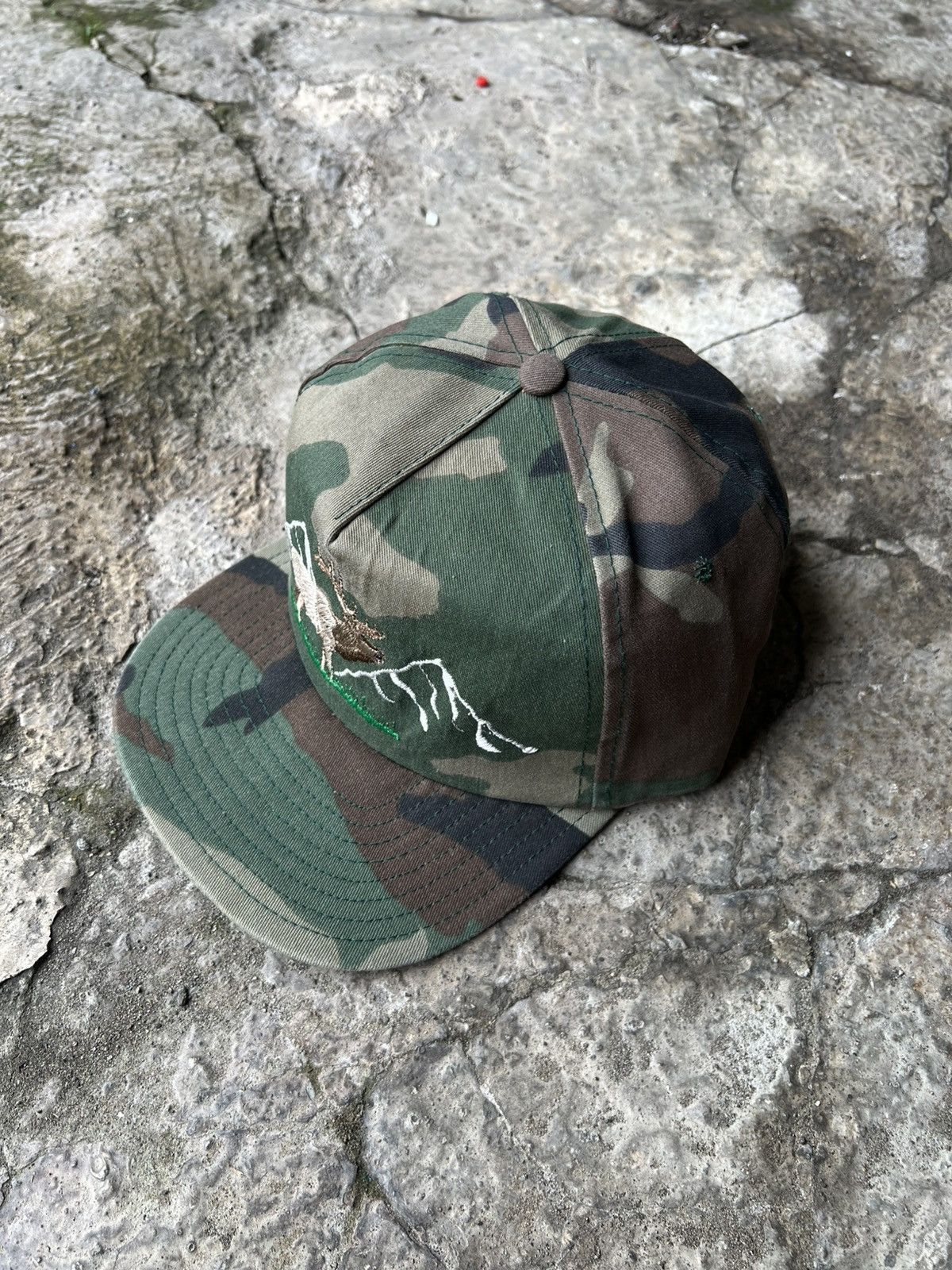 Vintage Vintage Rope Deer Graphic Made In USA🇺🇸 Size ONE SIZE - 2 Thumbnail