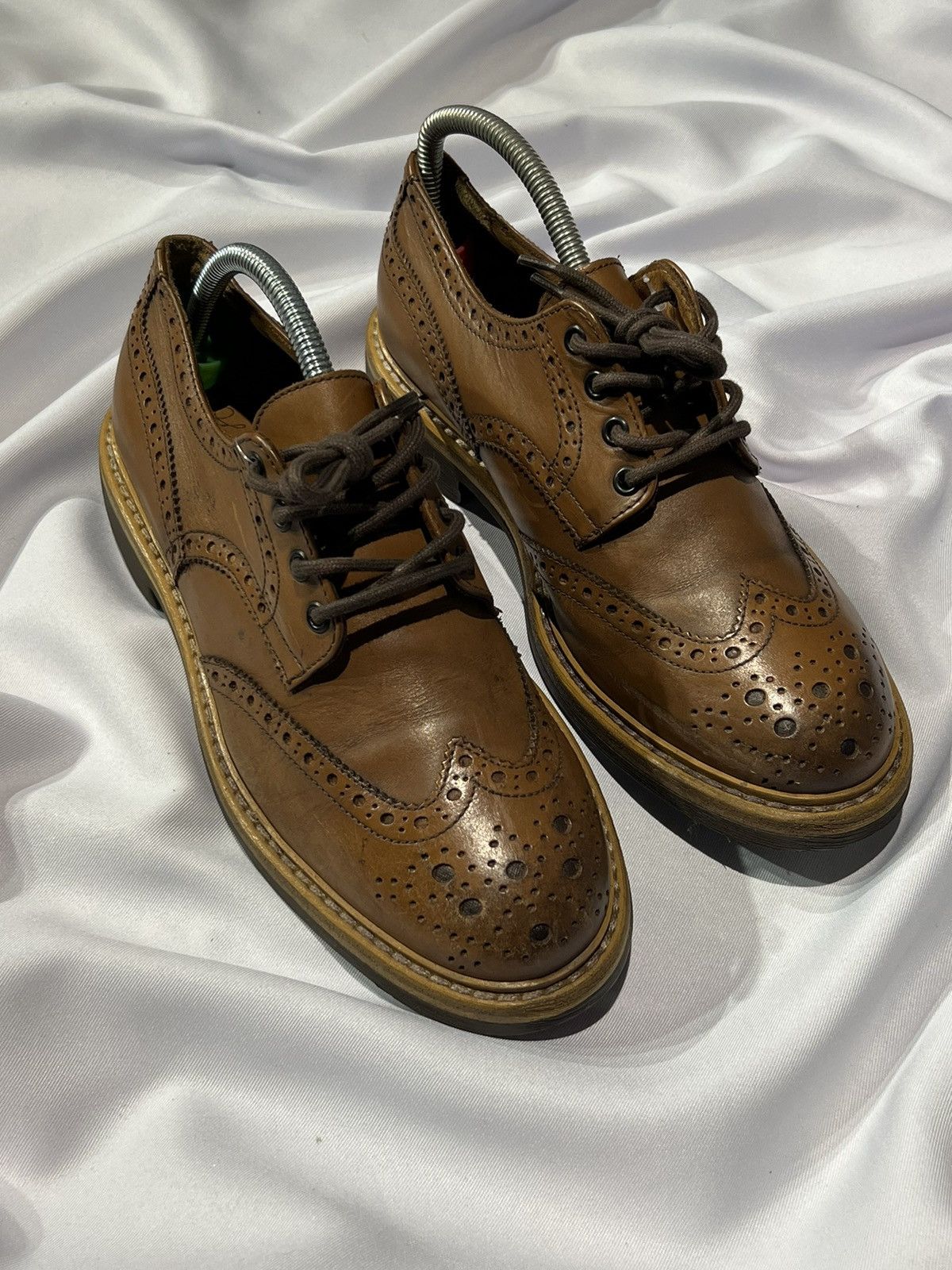 Vintage WINGTIP SHOES LEATHER MADE IN ROMANIA MISSING BRAND Size US 6 / EU 39 - 1 Thumbnail