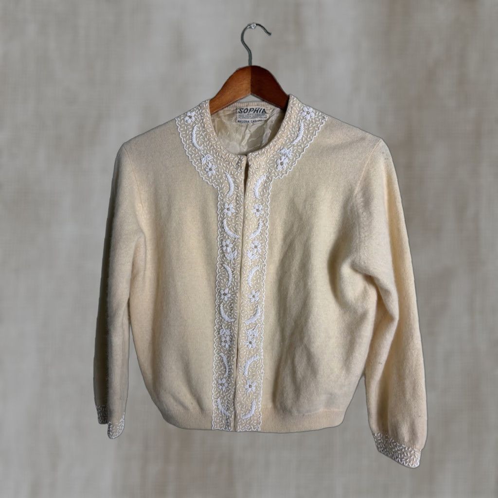 Vintage VINTAGE Sophia Cardigan Womens Small Cashmere Angora Ivory Cream Sweater 20” 20” 20” Weekend Gift Centre Handmade Size S / US 4 / IT 40 - 1 Thumbnail