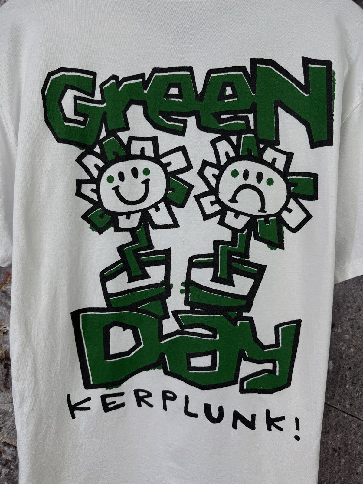 Band Tees Men’s Green Day Kerplunk T-Shirt Band Size Medium Size US M / EU 48-50 / 2 - 13 Thumbnail