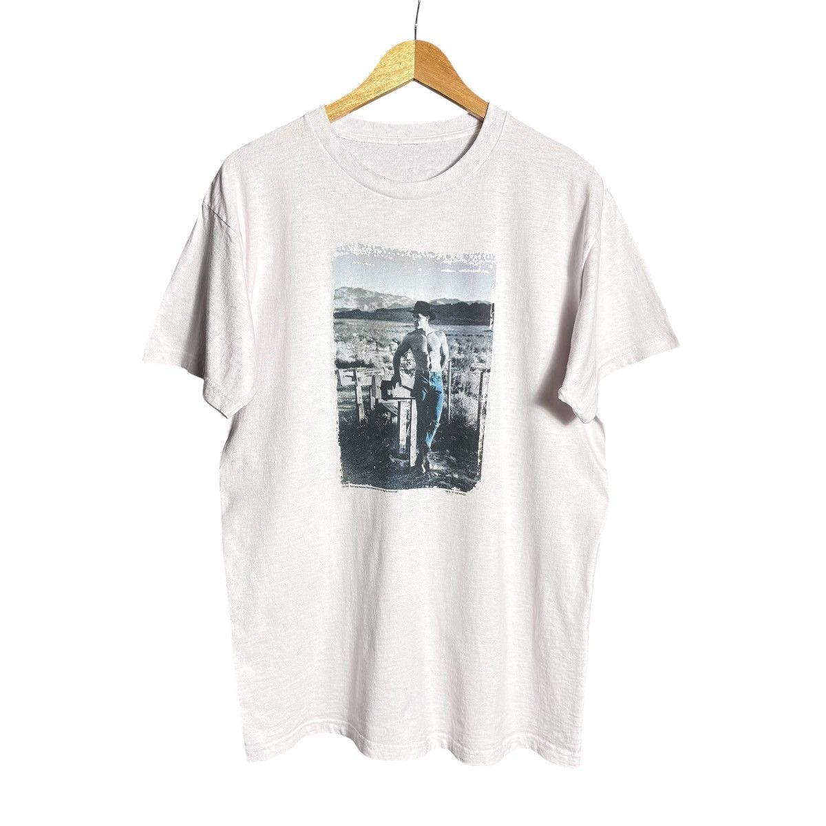 Vintage Vintage 90s Rob Lang Photography Cowboy Photo T-Shirt Size US L / EU 52-54 / 3 - 1 Thumbnail