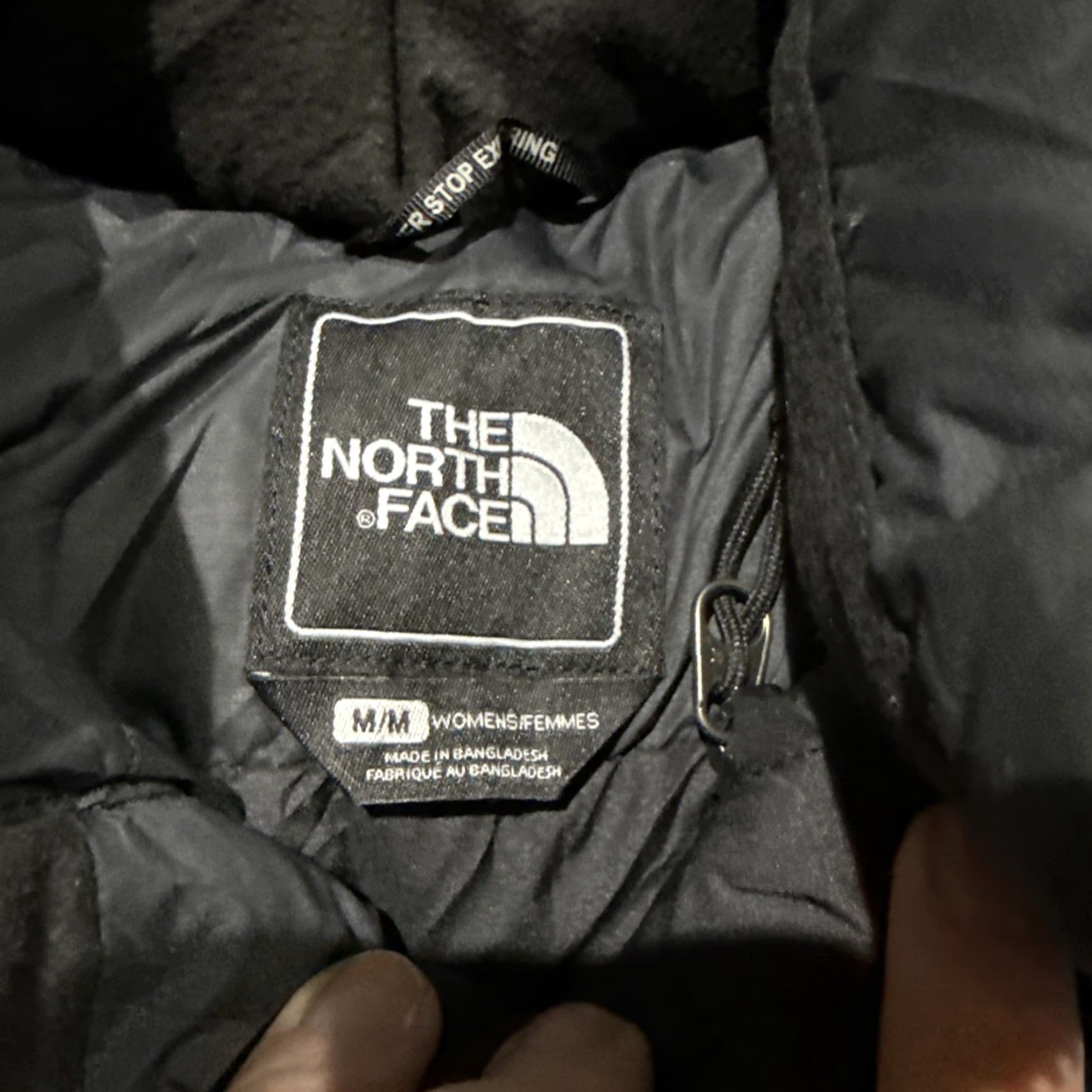 The North Face VINTAGE? No. The North Face 700 Goose Down Puffer Vest Women’s Medium Black Size M / US 6-8 / IT 42-44 - 4 Thumbnail
