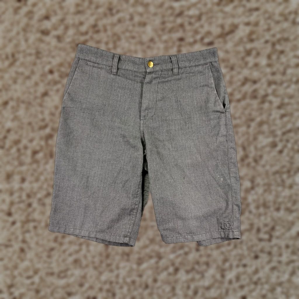 Vintage DC Shoes Shorts Mens 30 Gray Herringbone Twill Polyester Blend Skate Skateboard Size US 30 / EU 46 - 1 Thumbnail