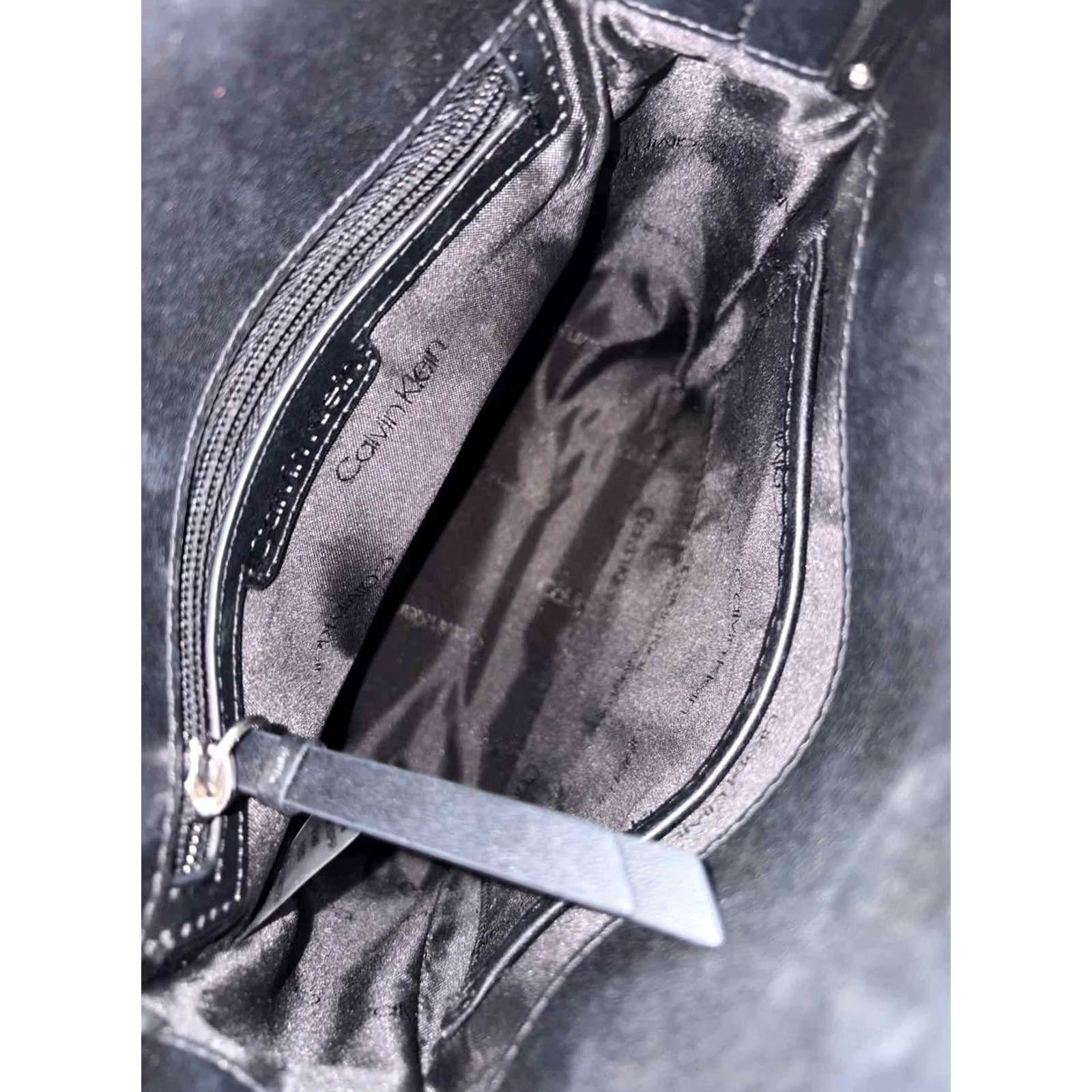 Calvin Klein Pre-Owned Calvin Klein Black Pebbled Crossbody Size ONE SIZE - 6 Thumbnail