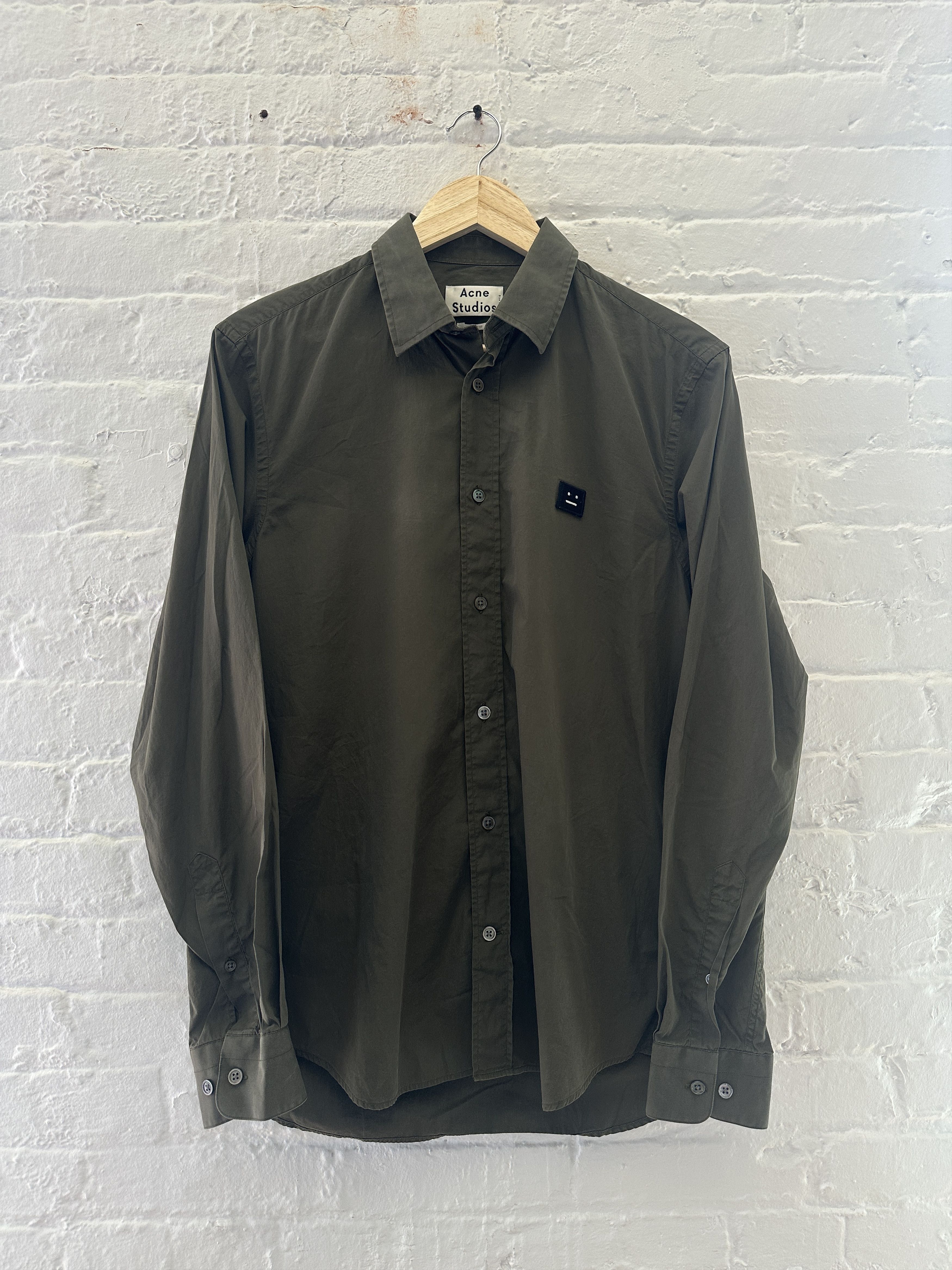 Acne Studios Acne Studios Face Logo Button Up Shirt Size US S / EU 44-46 / 1 - 1 Thumbnail