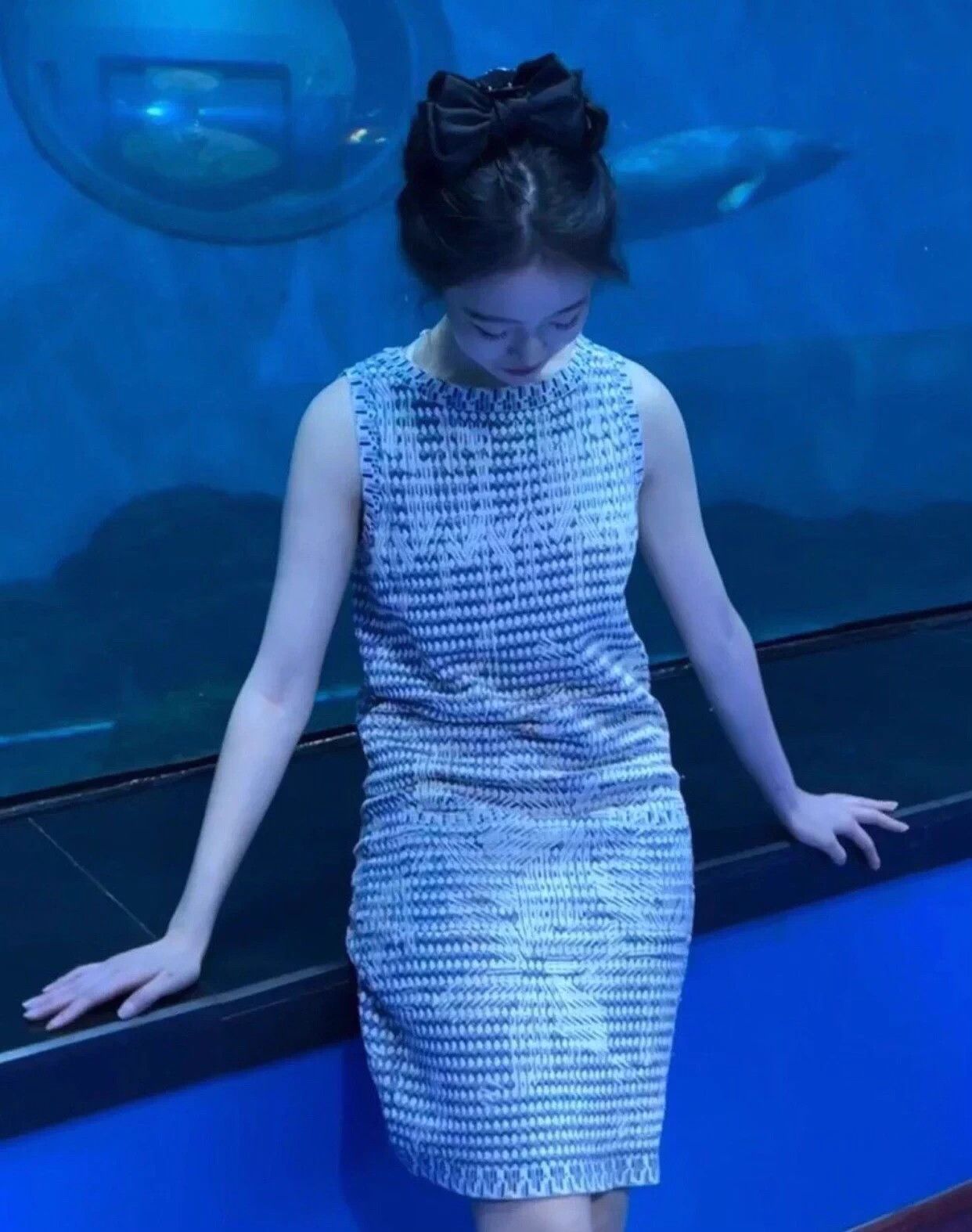 Chanel Chanel blue/white colorblocked polka floral knit dress Size S / US 4 / IT 40 - 2 Thumbnail