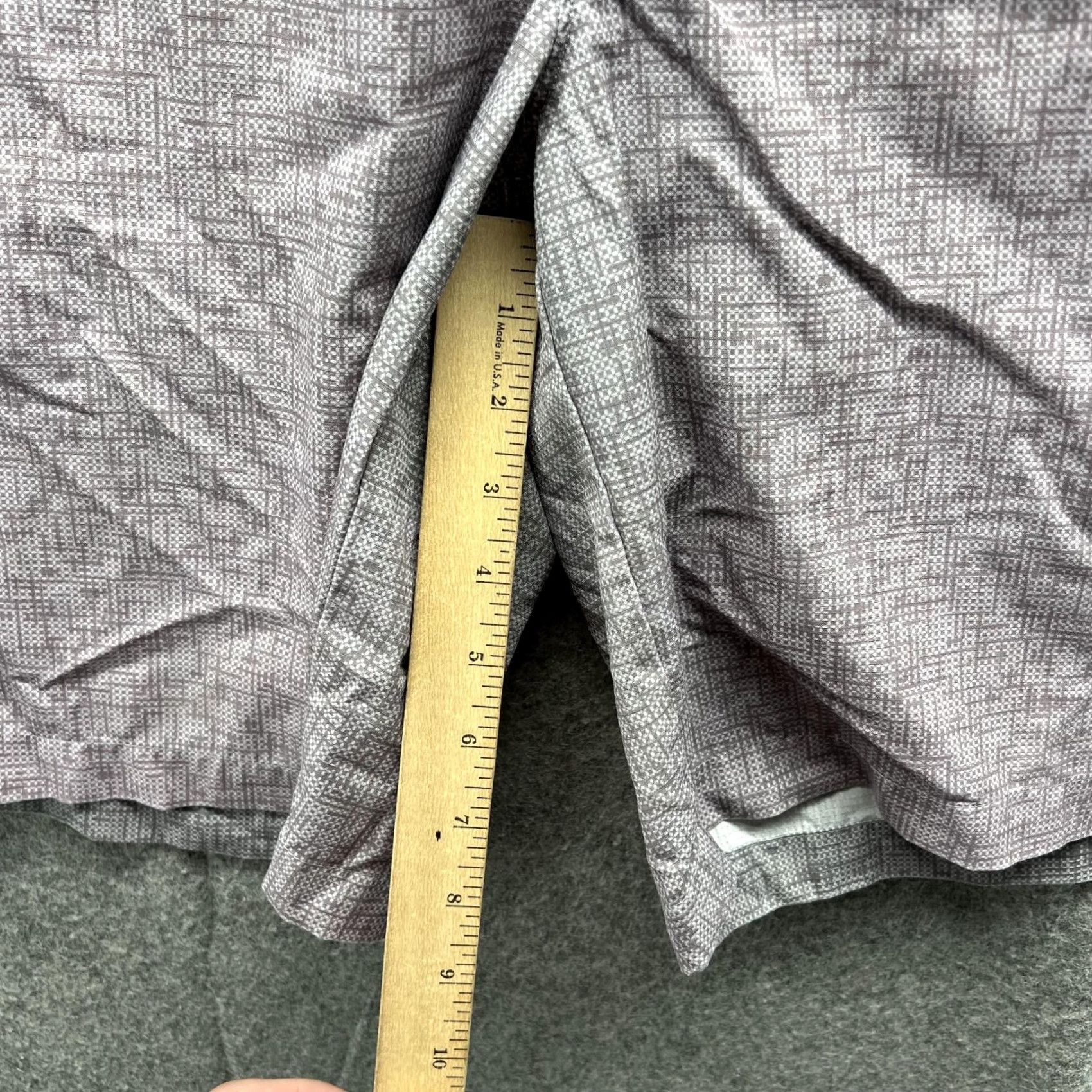 Vintage VINTAGE? No. Greg Norman Shorts Men 36 Red Gray Chino Flat Front Casual Two Tone Golf Size US 36 / EU 52 - 7 Thumbnail