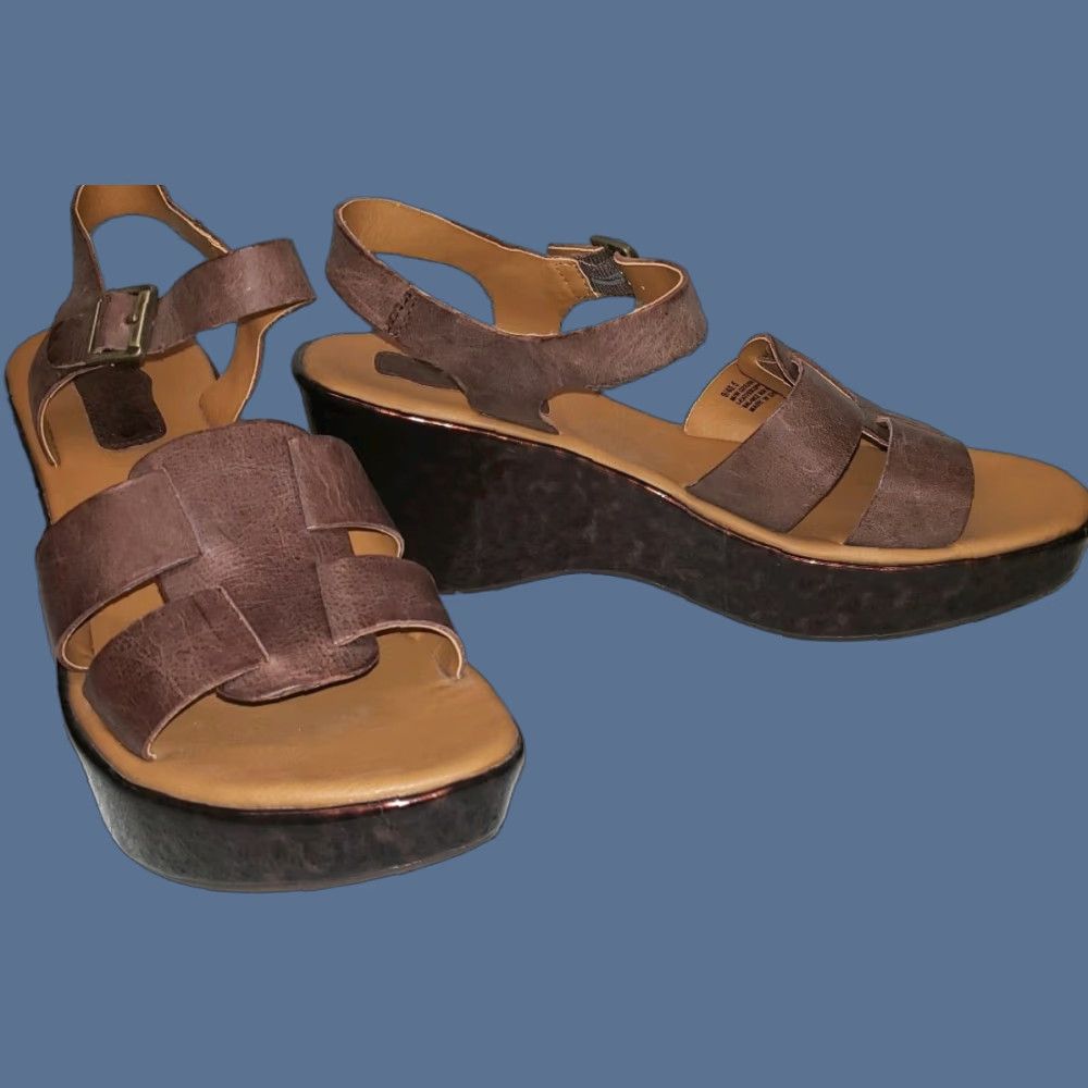 Vintage Korks Women's T-strap Wedge Sandal Size 9M Brown Leather Upper Glossy Wedge Leopard Pattern Buckle Size US 9 / IT 39 - 1 Thumbnail