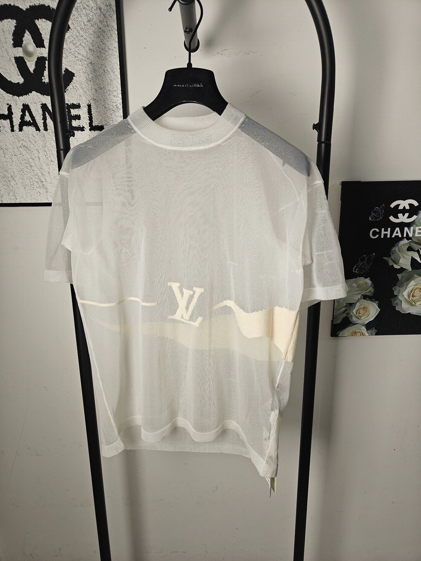 Louis Vuitton Louis Vuitton Retro White T-Shirt xs Men Size US XS / EU 42 / 0 - 1 Thumbnail