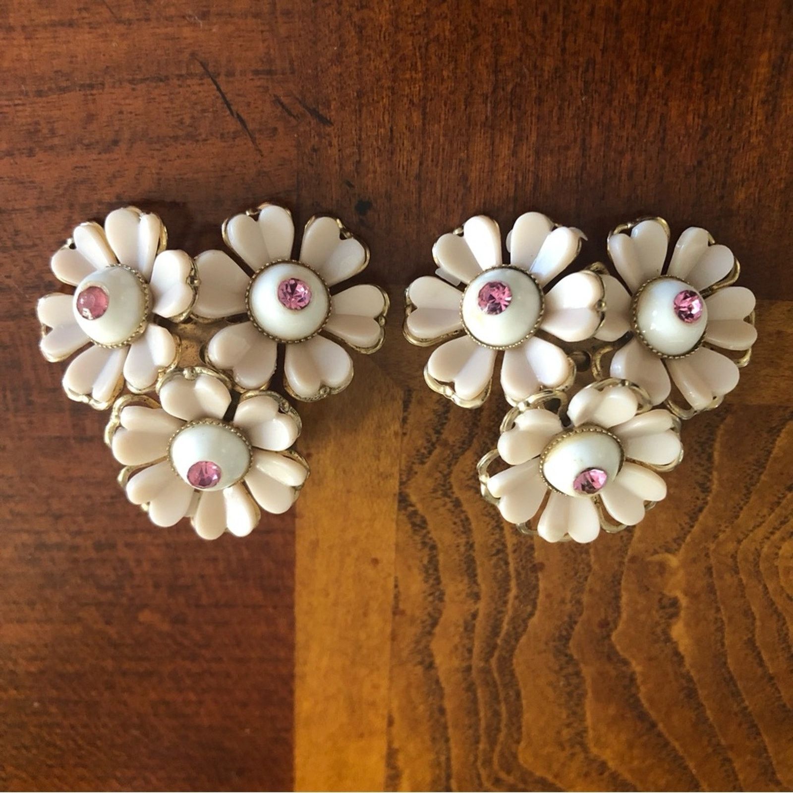 Vintage Vintage rhinestone floral clip on earrings Size ONE SIZE - 1 Thumbnail