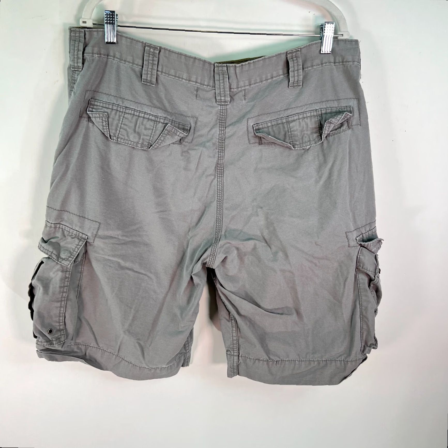 Levi's Levi's Cargo Shorts Mens 36 Gray Flat Front Mid Rise 100% Cotton Casual Denim Short Sz 36 - Regular Fit Size US 36 / EU 52 - 2 Thumbnail