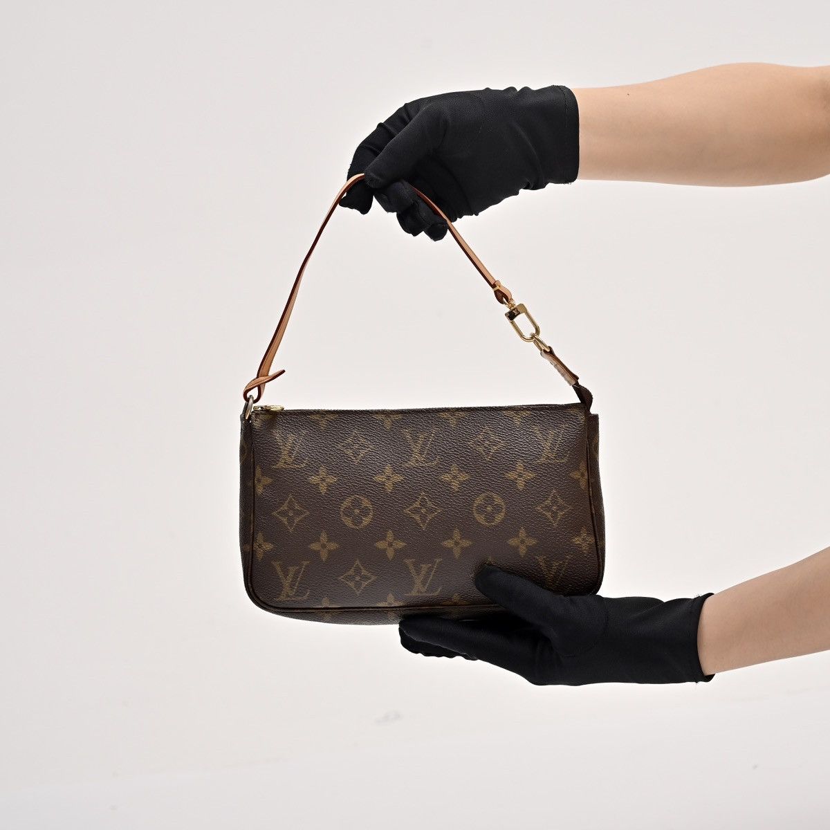 Louis Vuitton Louis Vuitton Pochette Accessoires Monogram Leather Bag Size ONE SIZE - 2 Thumbnail