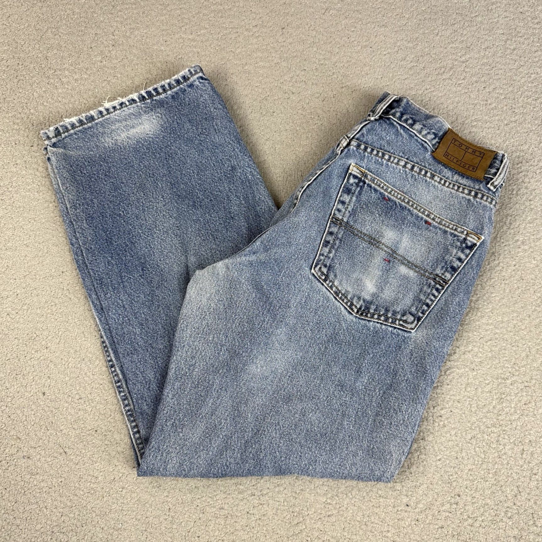 Tommy Hilfiger VINTAGE Tommy Hilfiger Jeans Mens 33x30 Blue Baggy Skater 90s Urban Y2K Distressed Faded Jeans Mens Blue 90s Urban Streetwear Size US 33 - 2 Thumbnail
