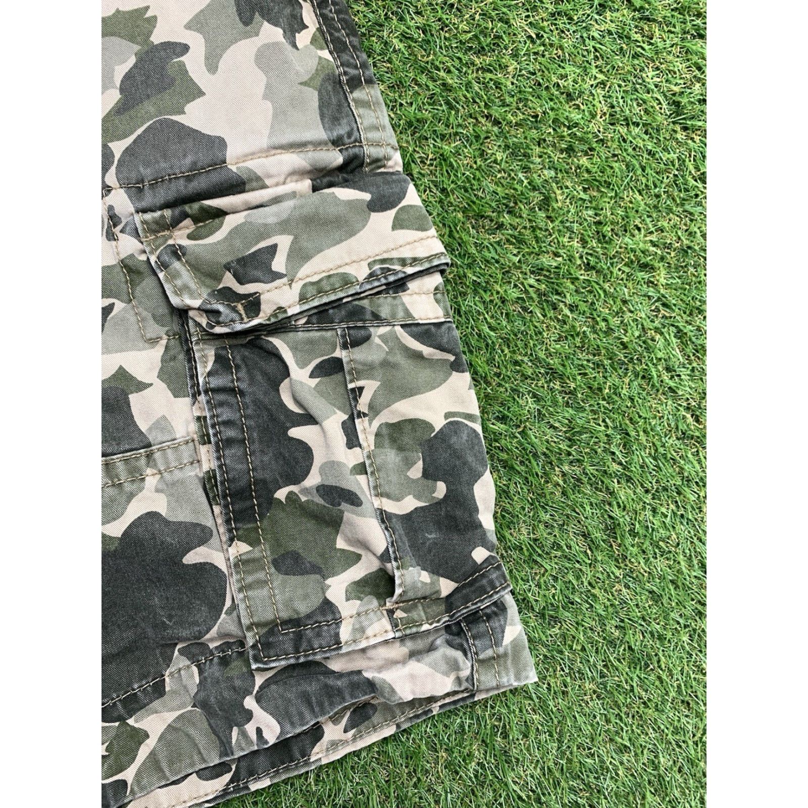 Vintage Aeropostale Cargo Shorts Mens 32 Army Green Camo Y2K Skater Grunge 90s Size US 32 / EU 48 - 6 Thumbnail