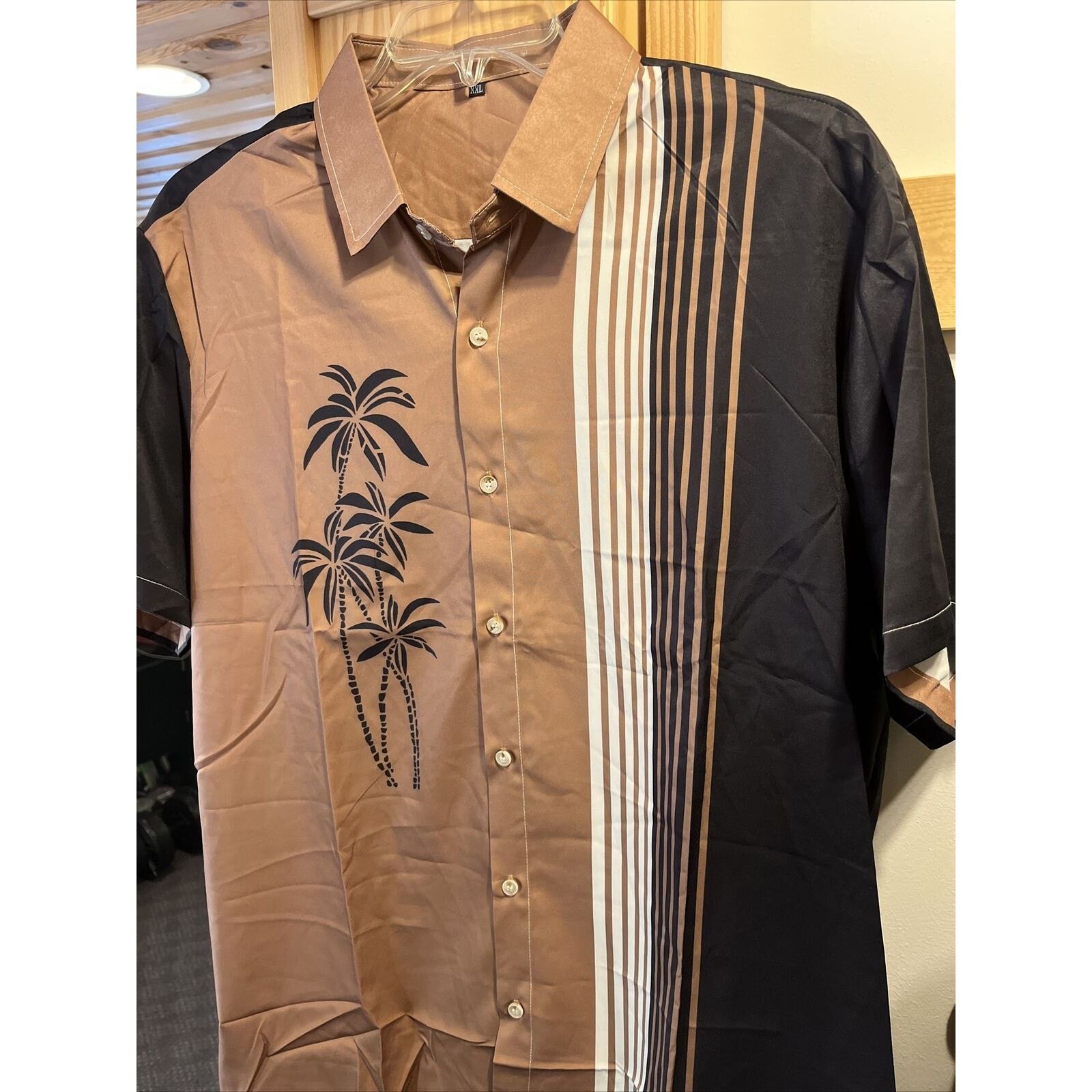 The Unbranded Brand Unbranded Men’s XXL Brown Black SS Polyester Hawaiian Shirt Size US XXL / EU 58 / 5 - 9 Thumbnail