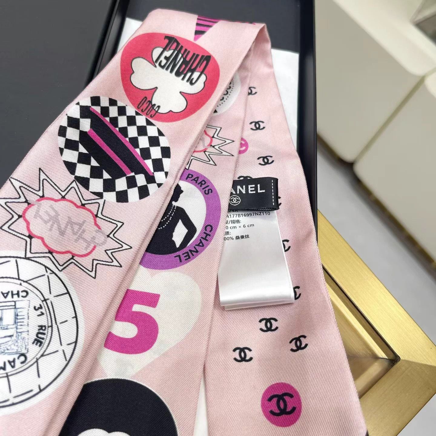Chanel Chanel 24A Gorgeous Double-sided Silk Small Scarf Size ONE SIZE - 2 Thumbnail