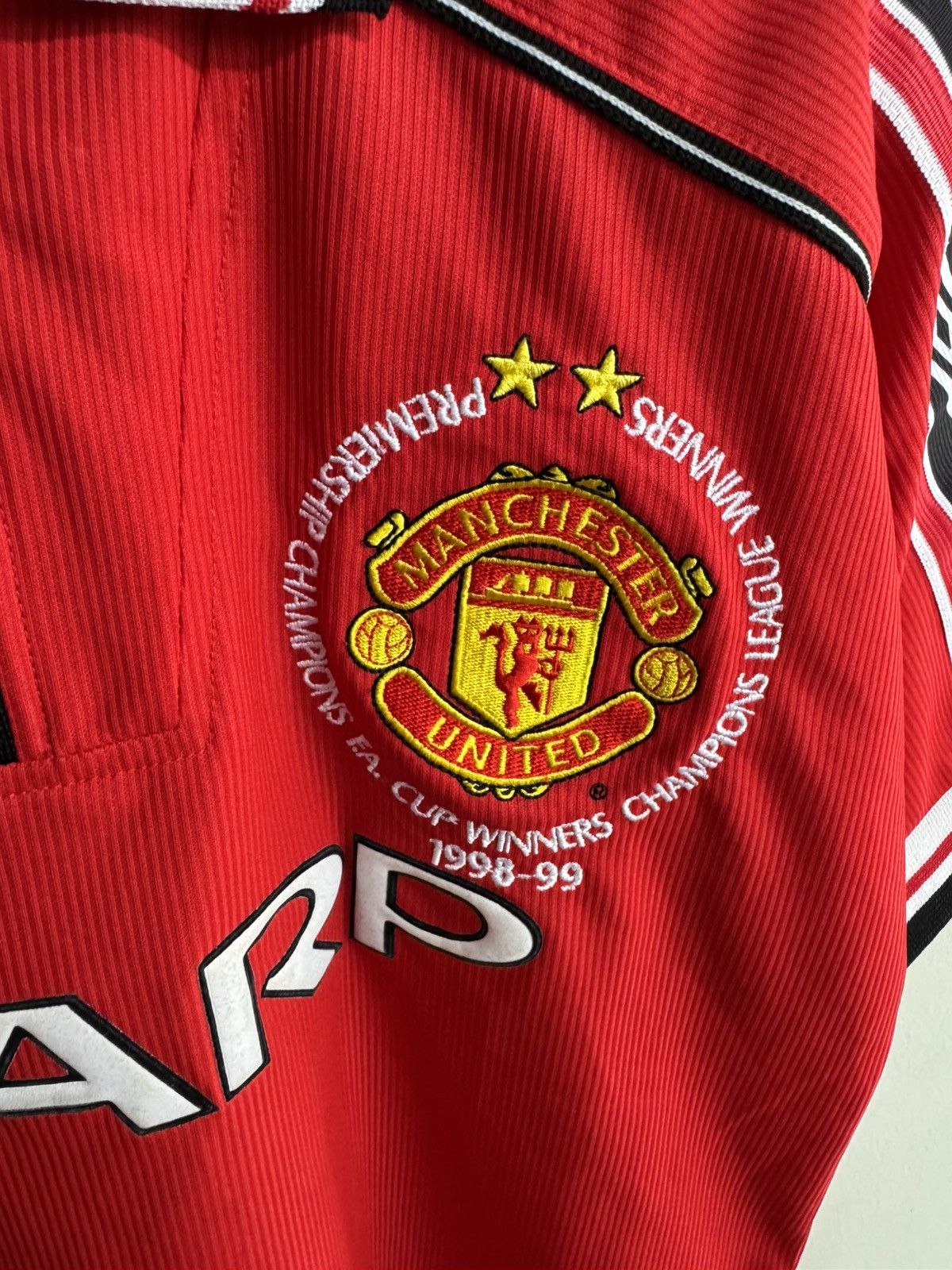 Umbro MANCHESTER UNITED 1998/1999 TREBLE WINNER SEASON HOME JERSEY Size US S / EU 44-46 / 1 - 3 Thumbnail