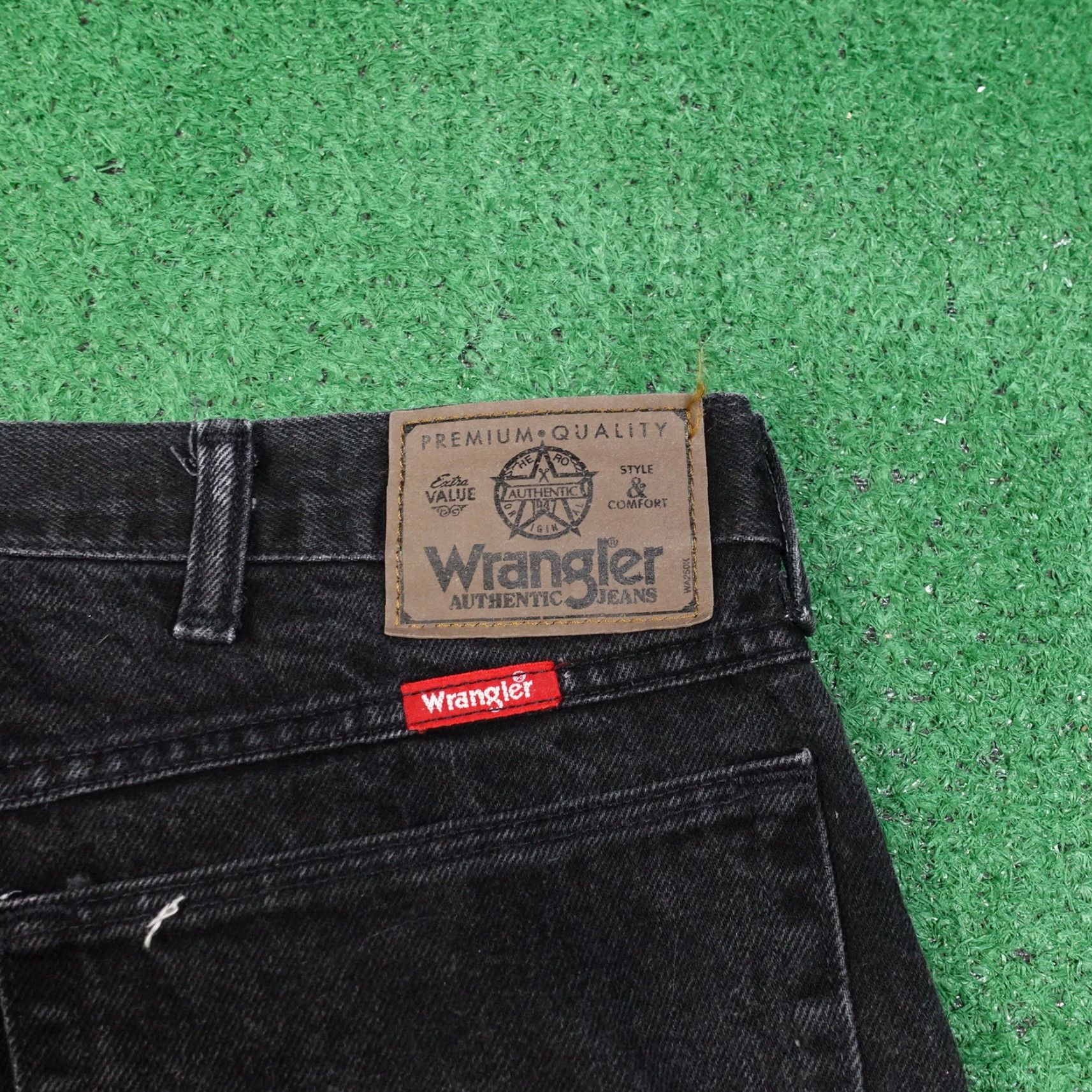 Wrangler VINTAGE Wrangler Jeans MENS Denim M446 Black 40x32 Casual Straight Regular Inseam 32 Mens Size US 40 / EU 56 - 6 Thumbnail