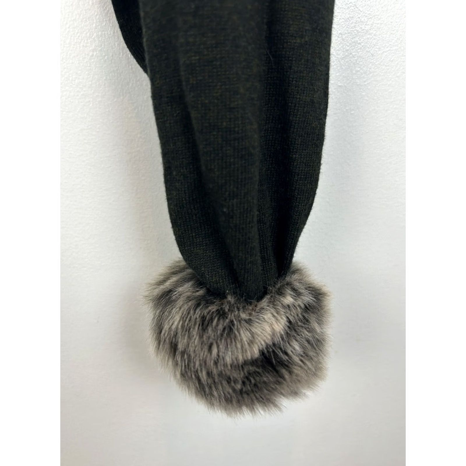 Vintage Womens Charcoal Gray Wool Blend Scarf Pom Poms Minimalist Capsule Read Size ONE SIZE - 3 Thumbnail