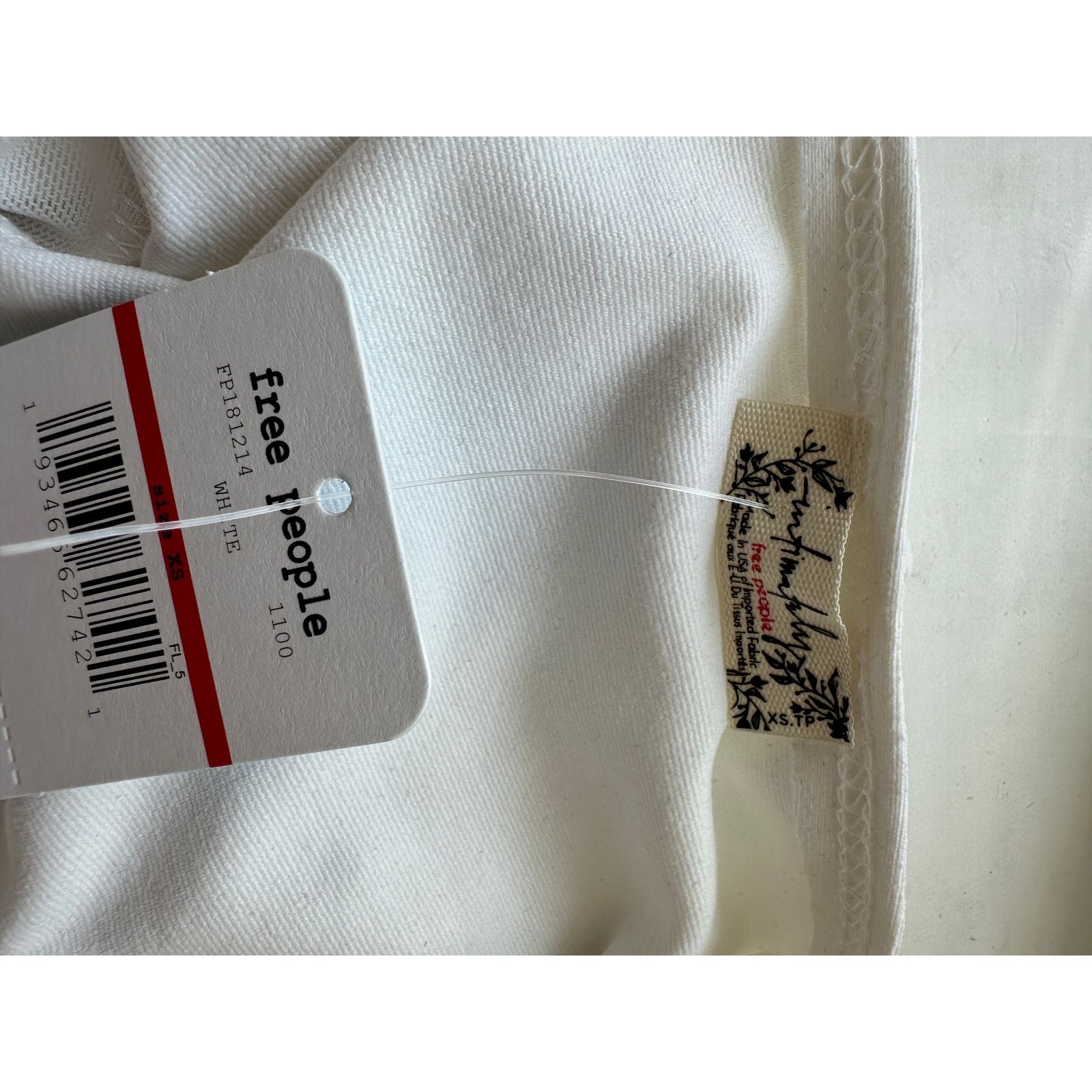 Free People NWT Free People White Deep V-Neck Sleeveless Bodysuit XS Size XS / US 0-2 / IT 36-38 - 5 Thumbnail