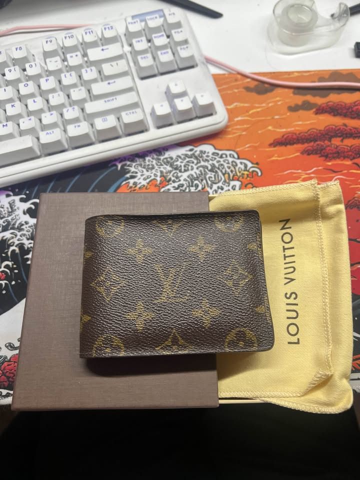 Louis Vuitton Louis Vuitton Monogram Bi Fold Men Wallet Size ONE SIZE - 1 Thumbnail