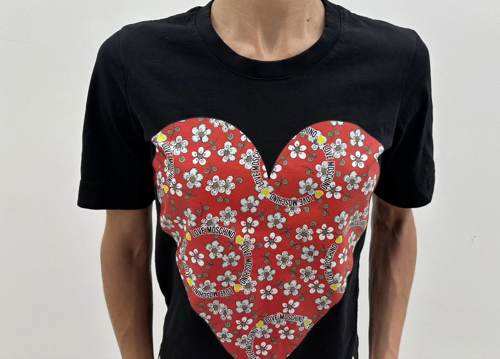 Moschino Love Moschino Womens Cotton T-shirt Heart Flowers Print Size XS / US 0-2 / IT 36-38 - 8 Thumbnail