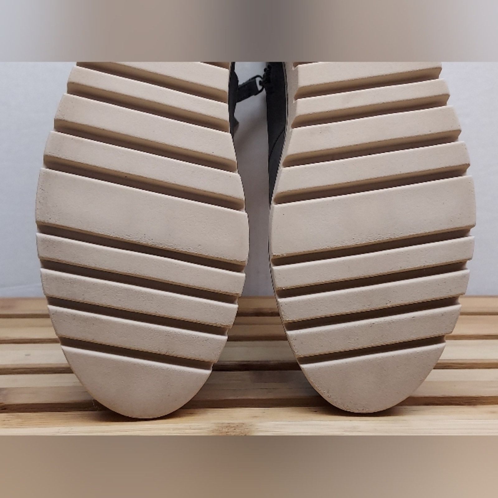 Unknown London Caslon Womens | Grey | Hanley Leather Ankle Zip Boots Size 9 Size US 9 / IT 39 - 11 Thumbnail