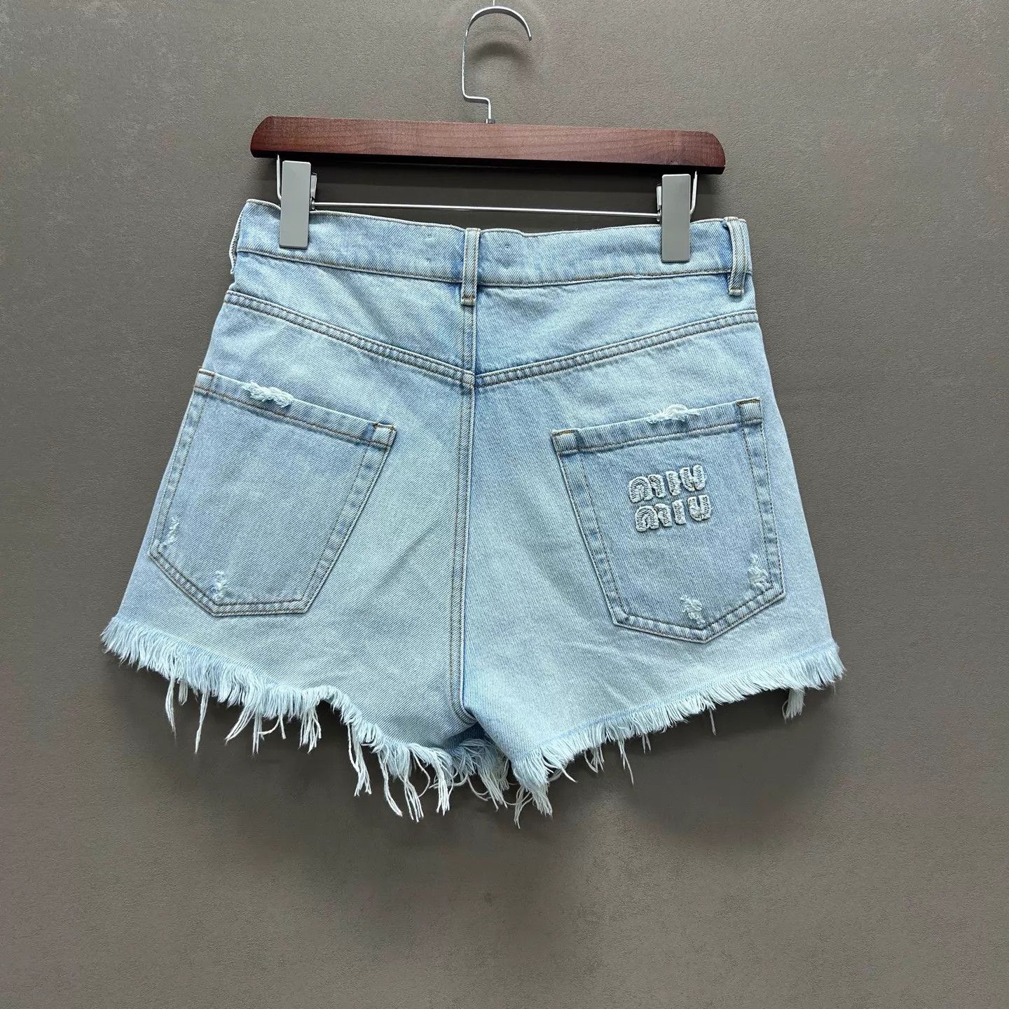 Miu Miu MIU MIU women's light blue denim shorts pocket logo 24 Size 24" / US 00 / IT 34 - 2 Thumbnail