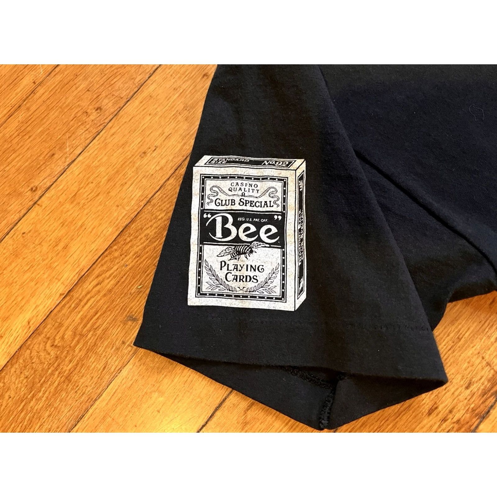 Fruit Of The Loom VINTAGE Beeline Bee Playing Cards Run Shirt Men’s L Black Cotton Polyester USA 90s Graphic Print Double-Sided Logo Pocket Shirt Mens Size US L / EU 52-54 / 3 - 5 Thumbnail