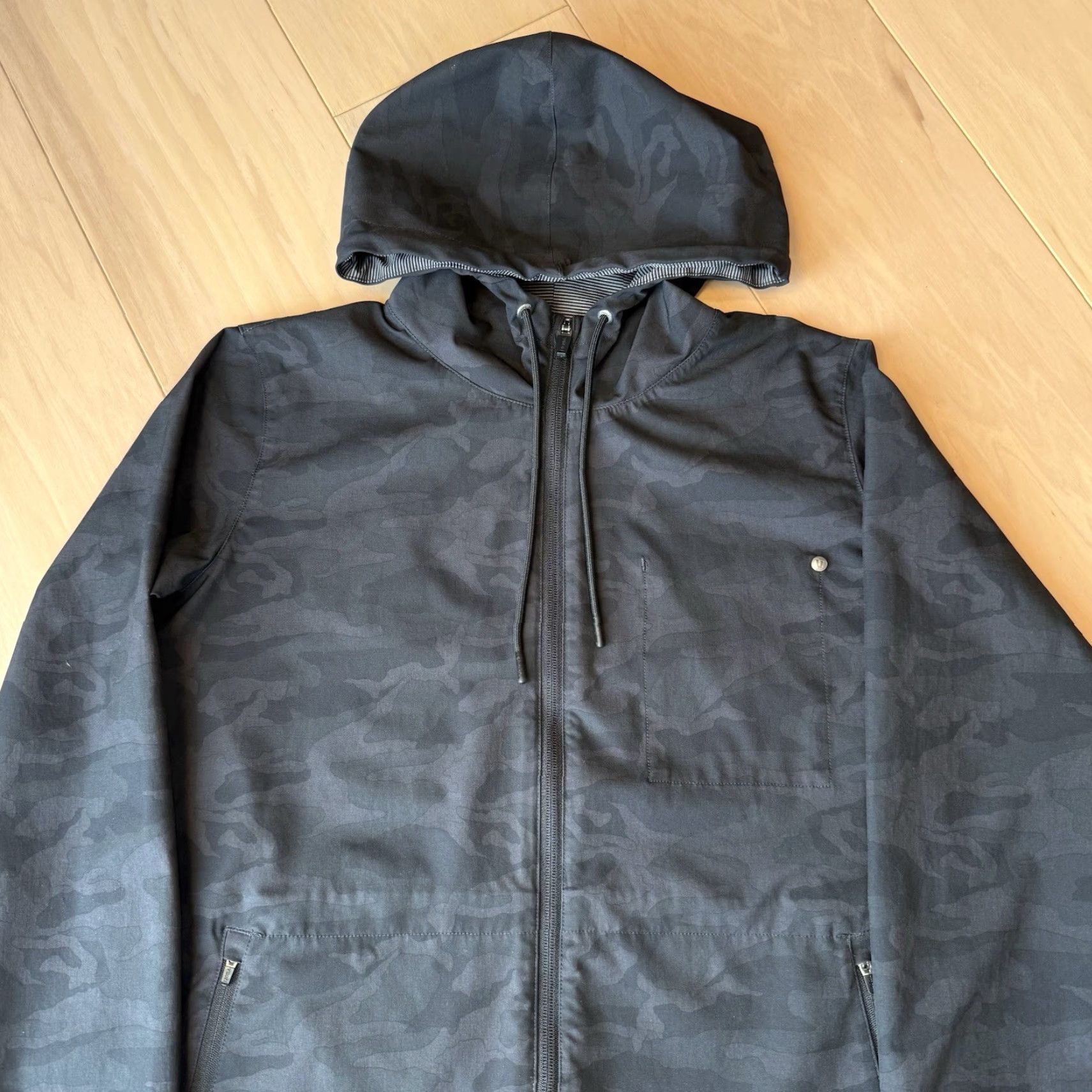 Vuori Vuori Outdoor Trainer Shell S Black Multicolor Camouflage Full Zip Windbreaker Jacket Womens Small Zip Hooded All Seasons Size S / US 4 / IT 40 - 4 Thumbnail