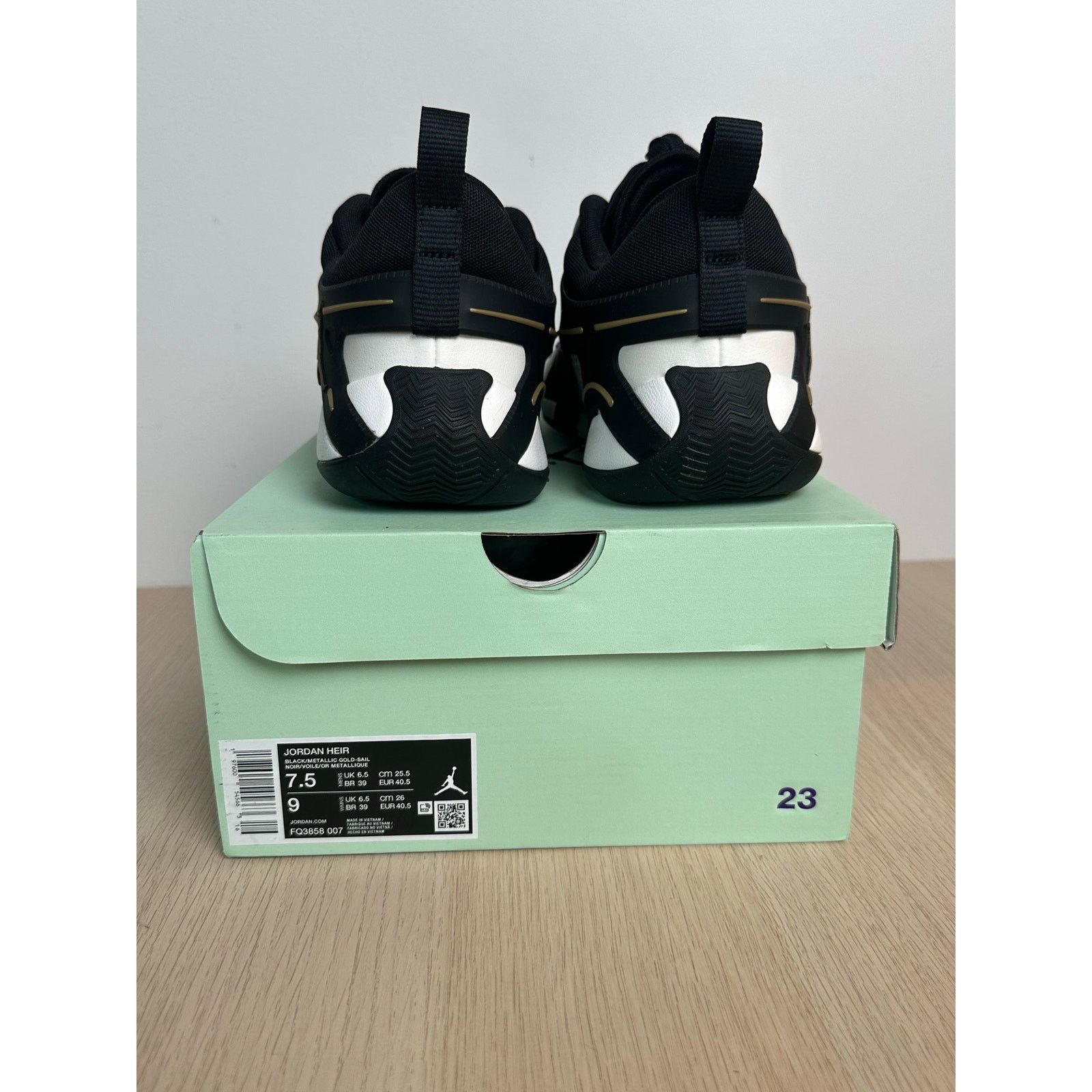 Jordan Brand Jordan Heir Black Basketball Sneaker -Size 7.5M - Mint Size US 7.5 / EU 40-41 - 5 Thumbnail
