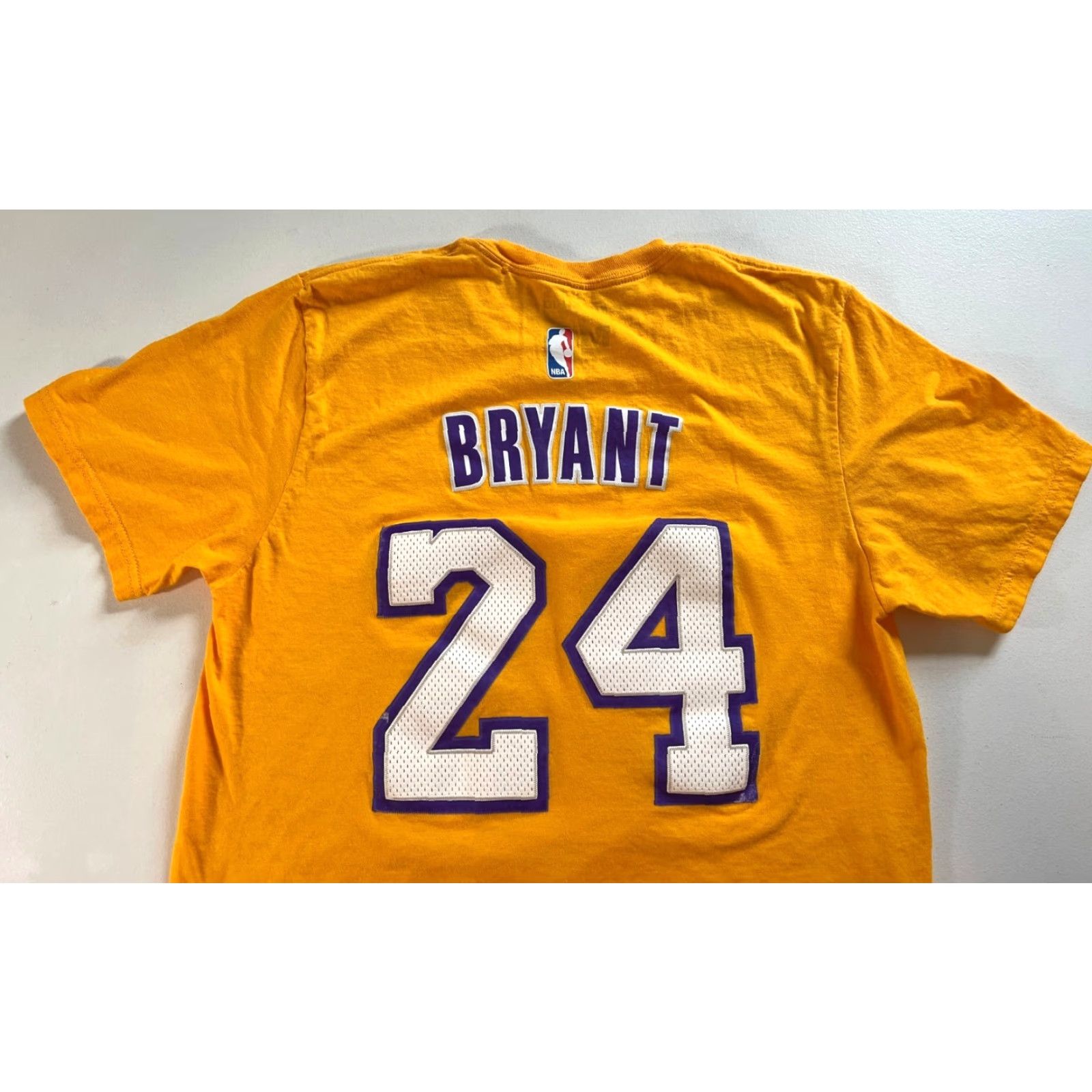 Adidas VINTAGE Adidas LA Lakers Kobe Bryant #24 T-Shirt Mens M Yellow 100% Cotton Short Sleeve Crew Neck Double-Sided Sports Basketball Go-To Tee Size US M / EU 48-50 / 2 - 4 Thumbnail