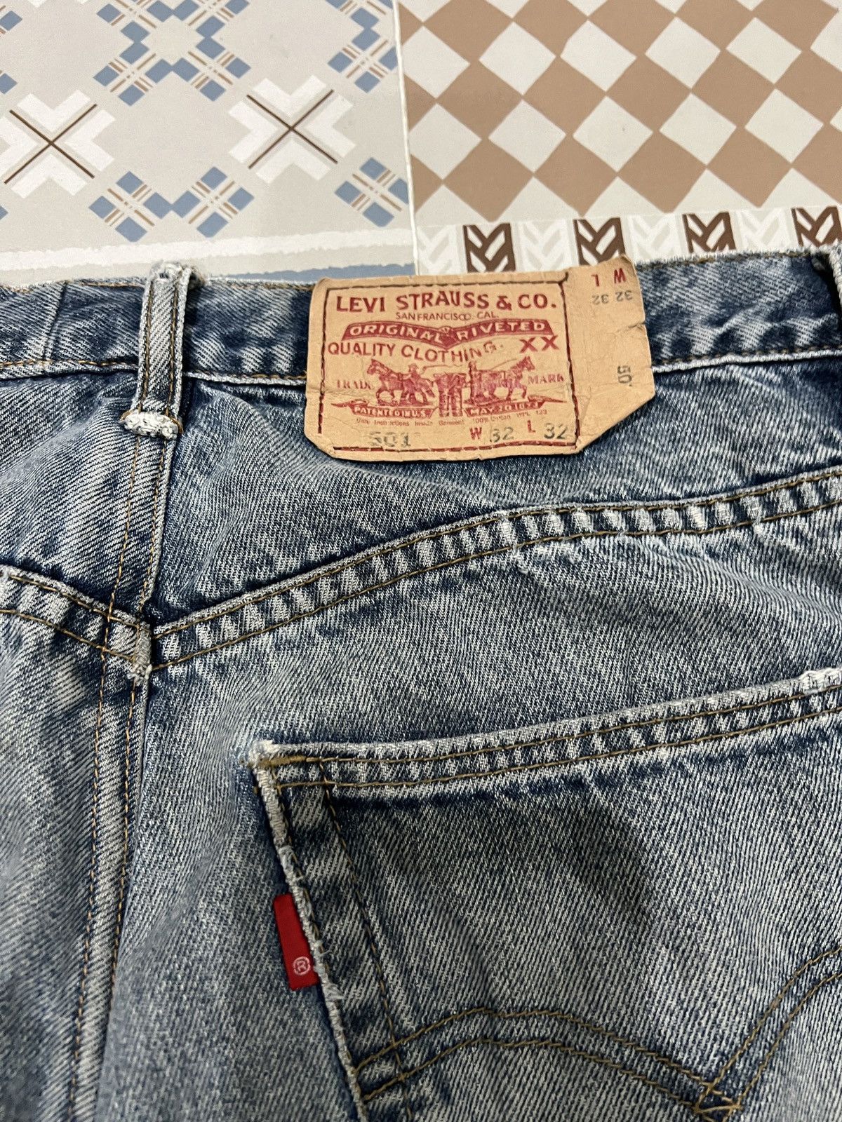 Levi's Vintage 90s/00s Levi’s 501 denim jeans disstressed Size US 34 / EU 50 - 6 Thumbnail