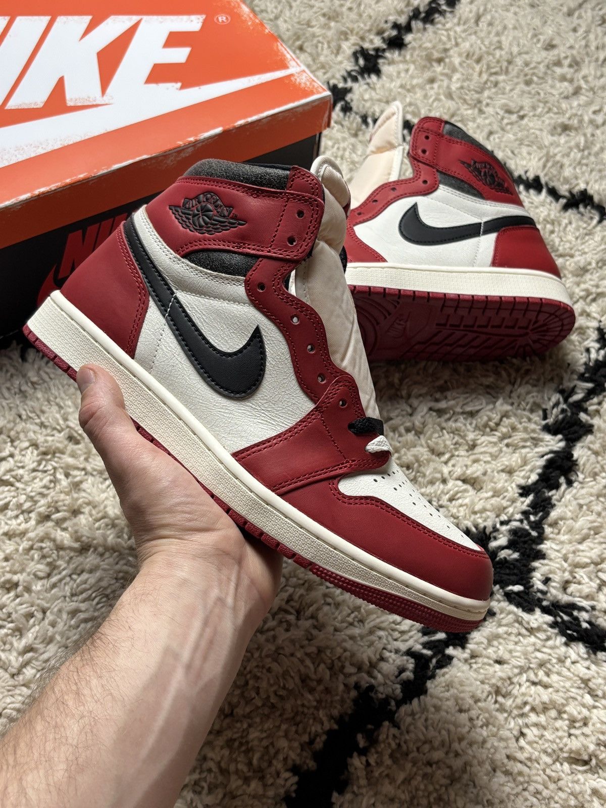Jordan Brand Nike Air Jordan 1 Lost & Found Chicago Retro High Bulls Size US 9.5 / EU 42-43 - 2 Thumbnail