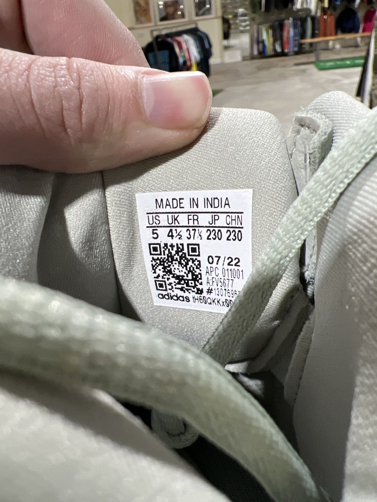 Yeezy Yeezy Desert Boot Salt Sz. 5 | No Box Size US 5 / EU 37 - 6 Thumbnail