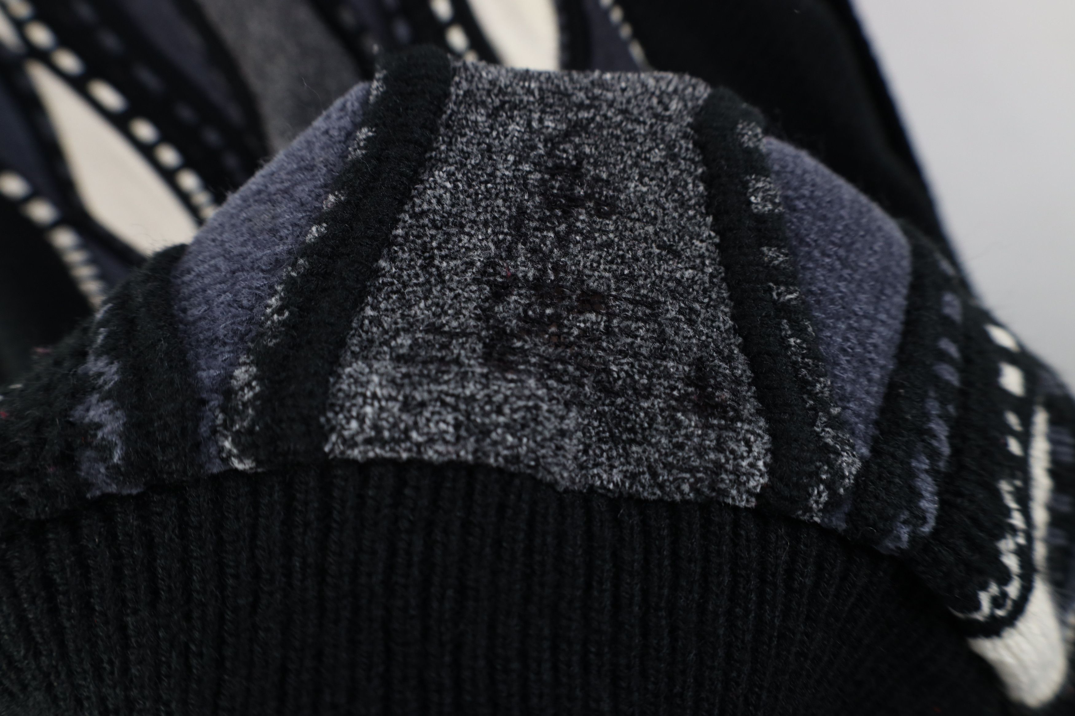 Vintage Vintage 90s Coogi Style Wool Blend Knit Cosby Sweater Size US L / EU 52-54 / 3 - 6 Thumbnail