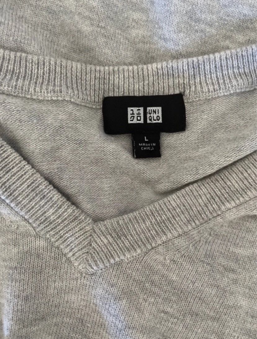 Uniqlo Grey UNIQLO V neck Uniqlo mens knit jumper size L Size US L / EU 52-54 / 3 - 3 Thumbnail