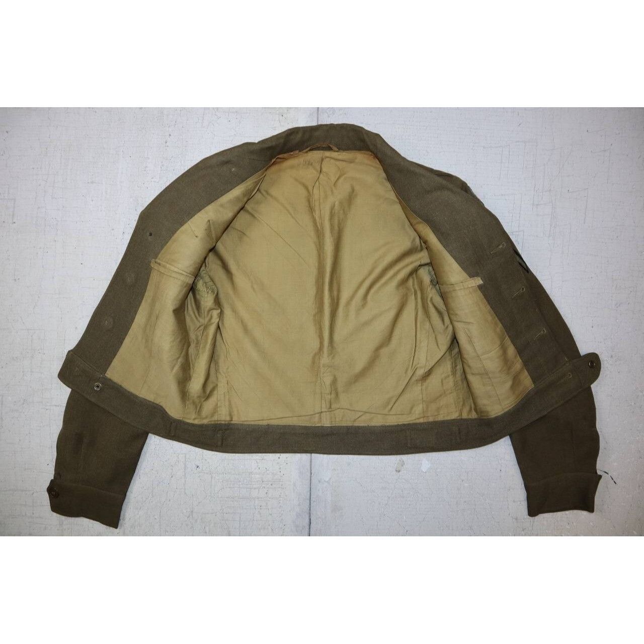 Vintage WWII USAAF 3rd Service Ike Jacket Cut-Down Sz 36L AAF Size US L / EU 52-54 / 3 - 6 Thumbnail