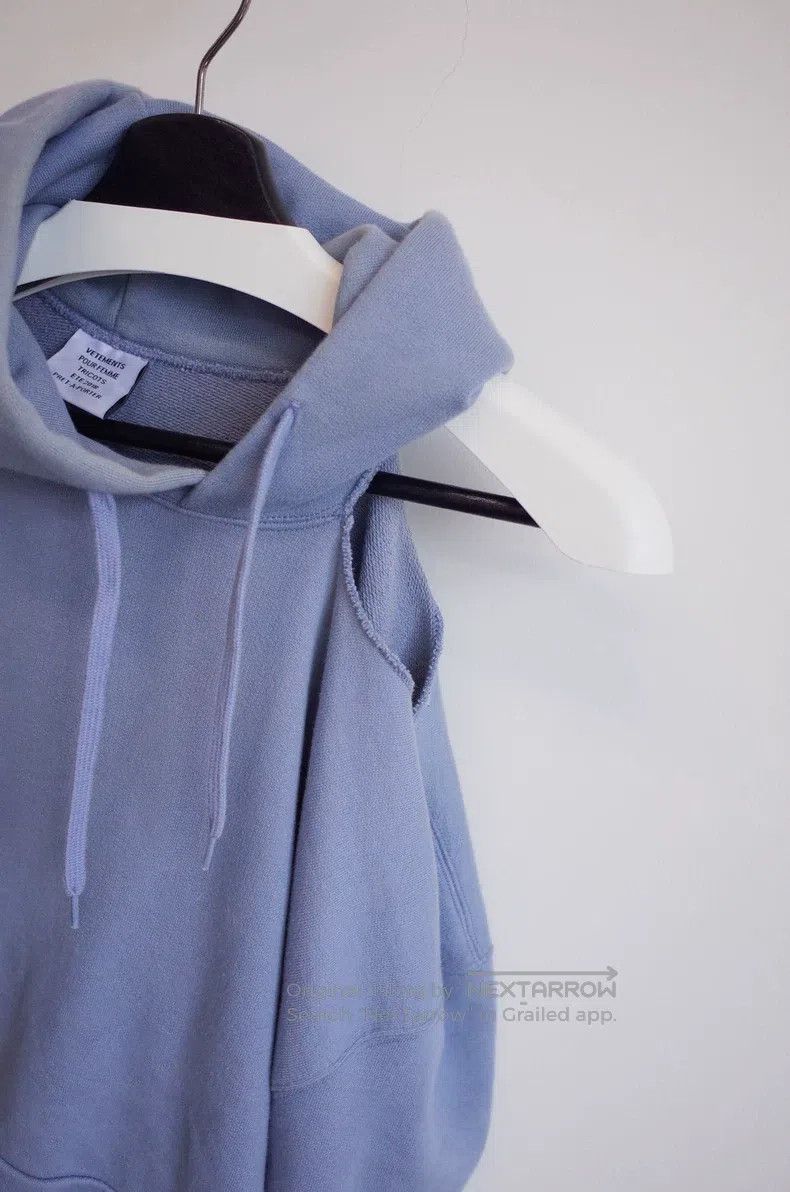 Vetements Vetements Misty Blue Off-Shoulder Hoodie Size US S / EU 44-46 / 1 - 5 Thumbnail