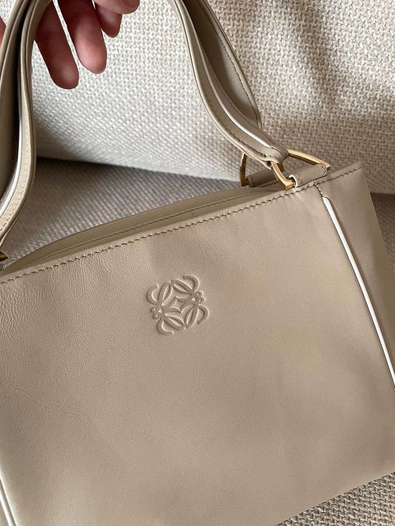 Loewe loewe Lambskin tote bag 2503-Nextarrow Size ONE SIZE - 5 Thumbnail
