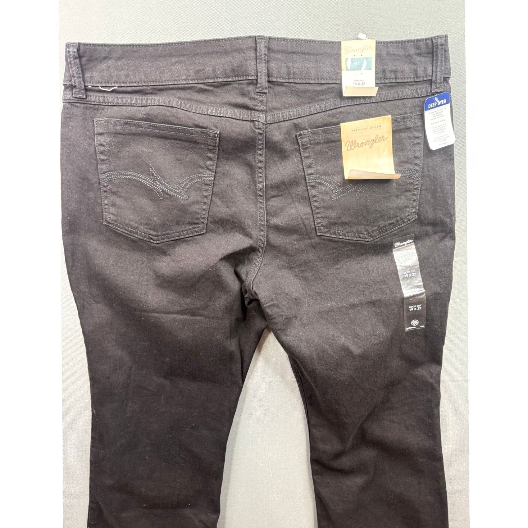 Wrangler Wrangler Jeans Bootcut Womens 5-Pocket Denim Black Deep Dyed Premium Vintage No NWT 32x19 32x32 Womens Mens? Size 40" / US 18 - 2 Thumbnail