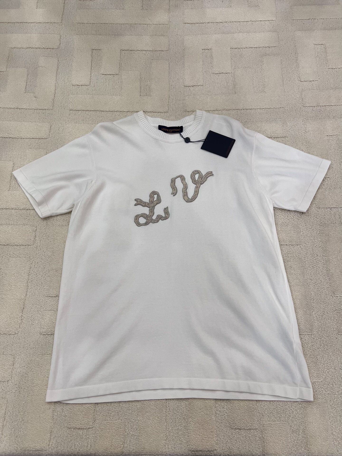 Louis Vuitton Louis Vuitton White T-Shirt xxl Men Size US XXL / EU 58 / 5 - 1 Thumbnail