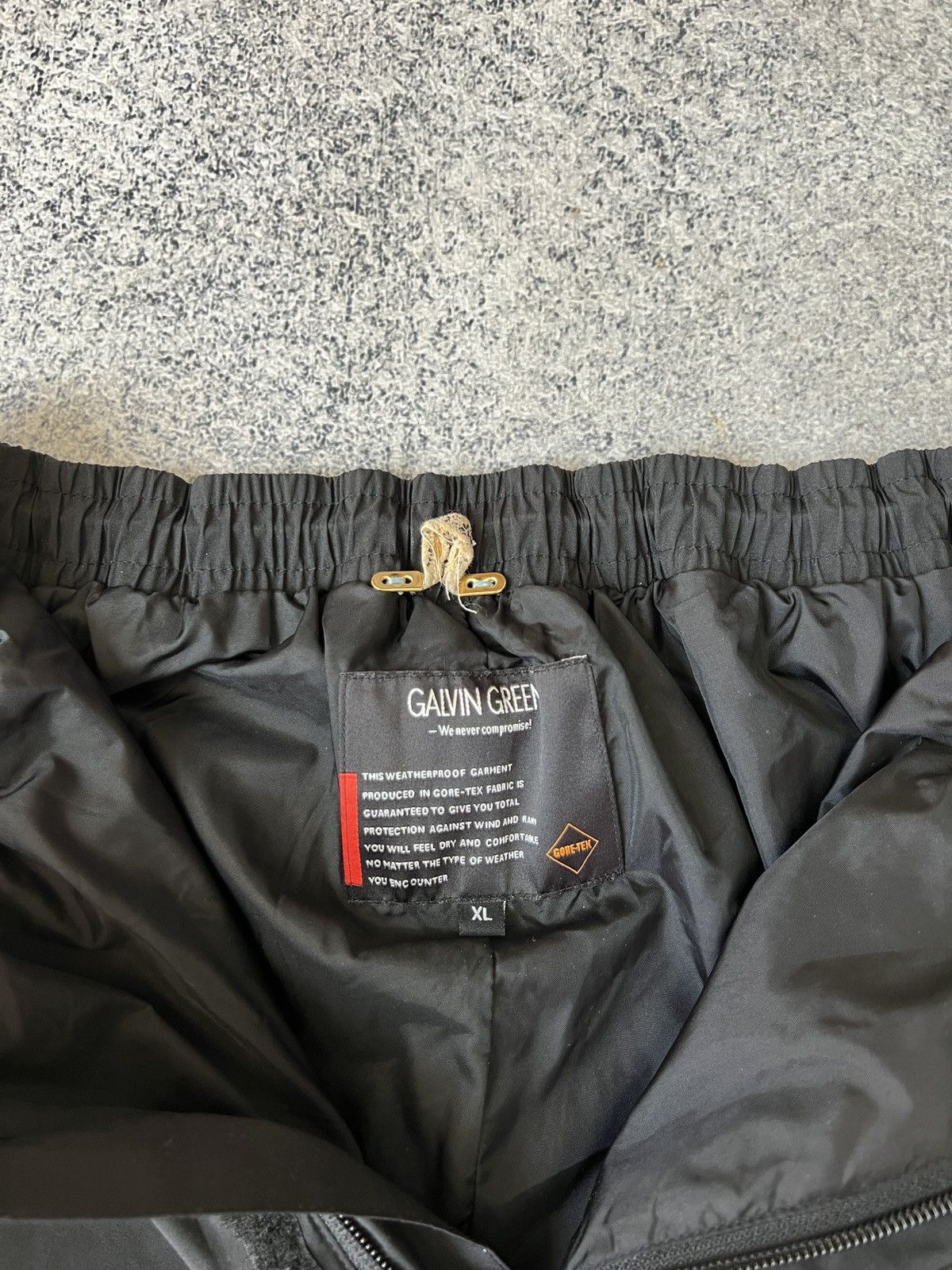 Vintage Vintage Calvin Green Gore-Tex Black Nylon Pants Size US 35 - 7 Thumbnail