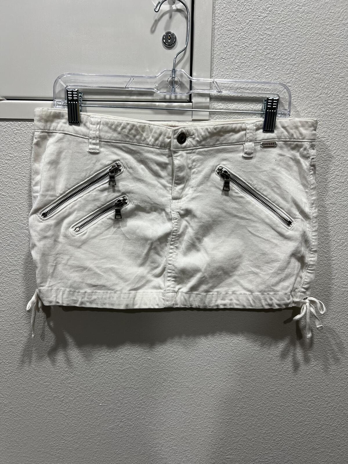 Other Guess Vintage Mini Zip Skirt Size 32" / US 10 / IT 46 - 1 Thumbnail